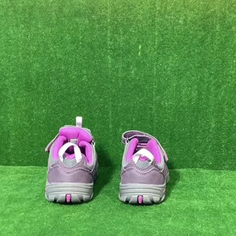 Keen hiking boots Size: 08