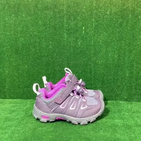Keen hiking boots Size: 08