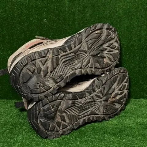 Merrell hiking boots Size: 13